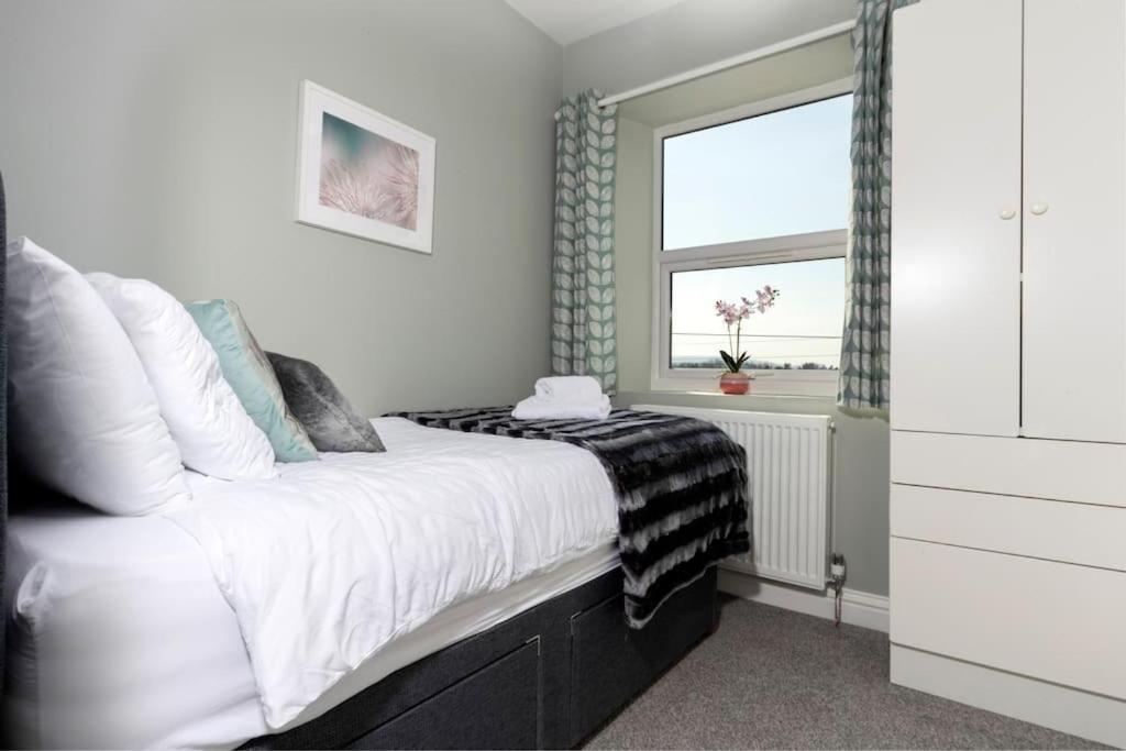 Auckland View - A Comfy & Spacious 4Bed With Views Coundon Exterior photo