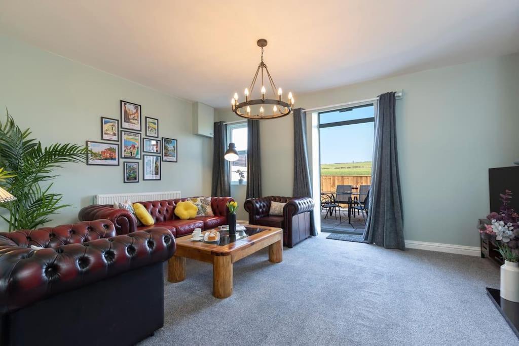 Auckland View - A Comfy & Spacious 4Bed With Views Coundon Exterior photo