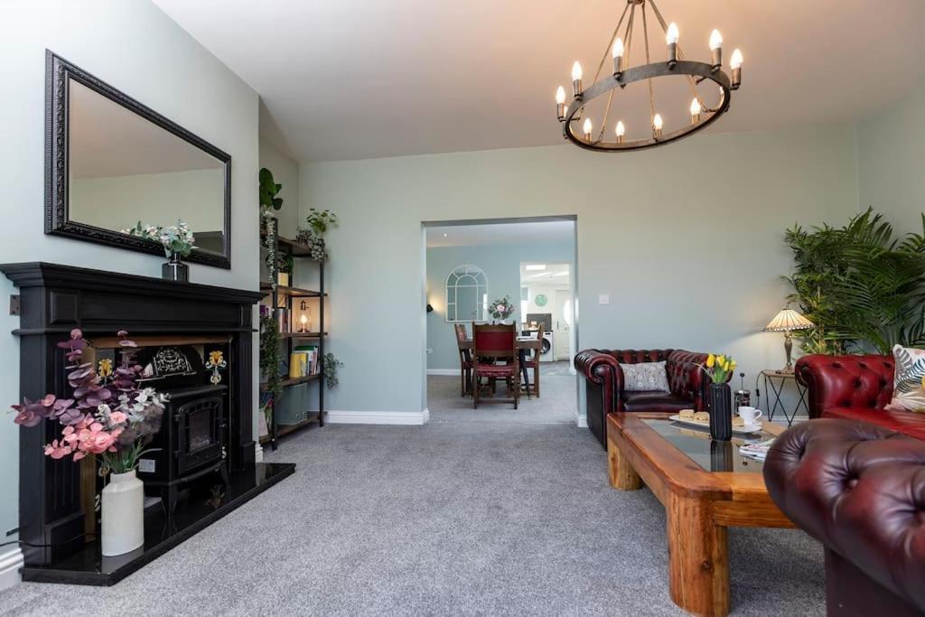 Auckland View - A Comfy & Spacious 4Bed With Views Coundon Exterior photo
