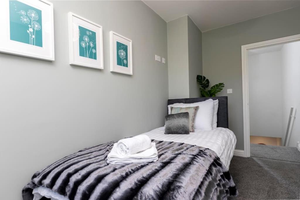 Auckland View - A Comfy & Spacious 4Bed With Views Coundon Exterior photo